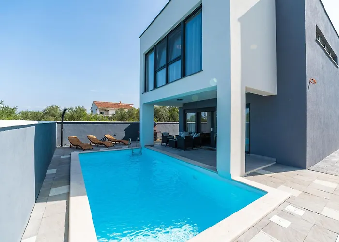 Villa Valy With Heated Pool