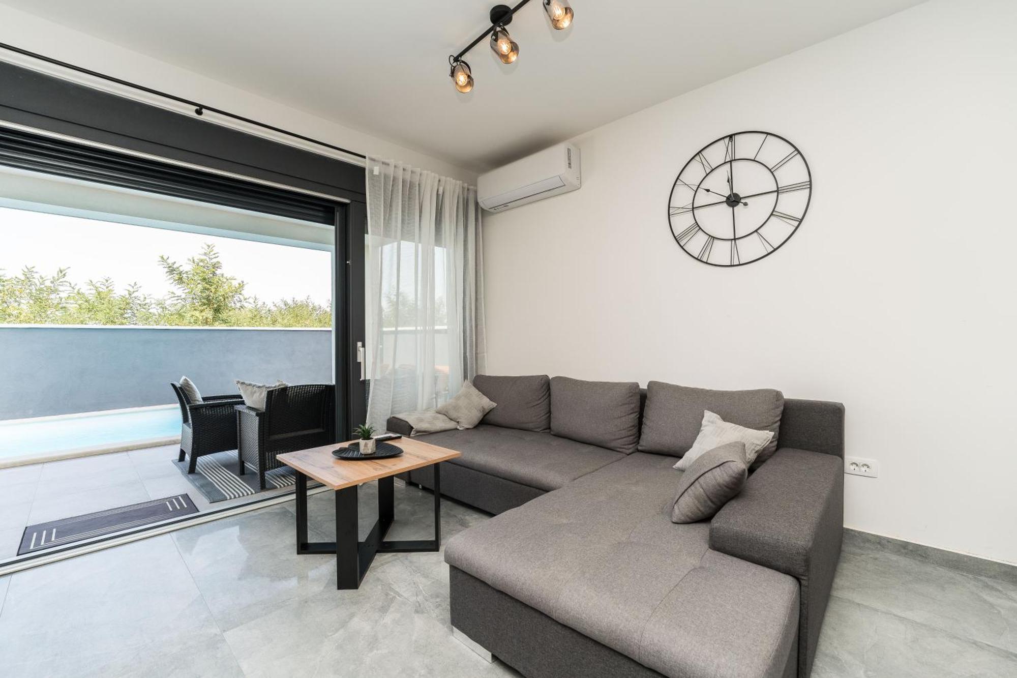 Valy With Heated Pool Vila *