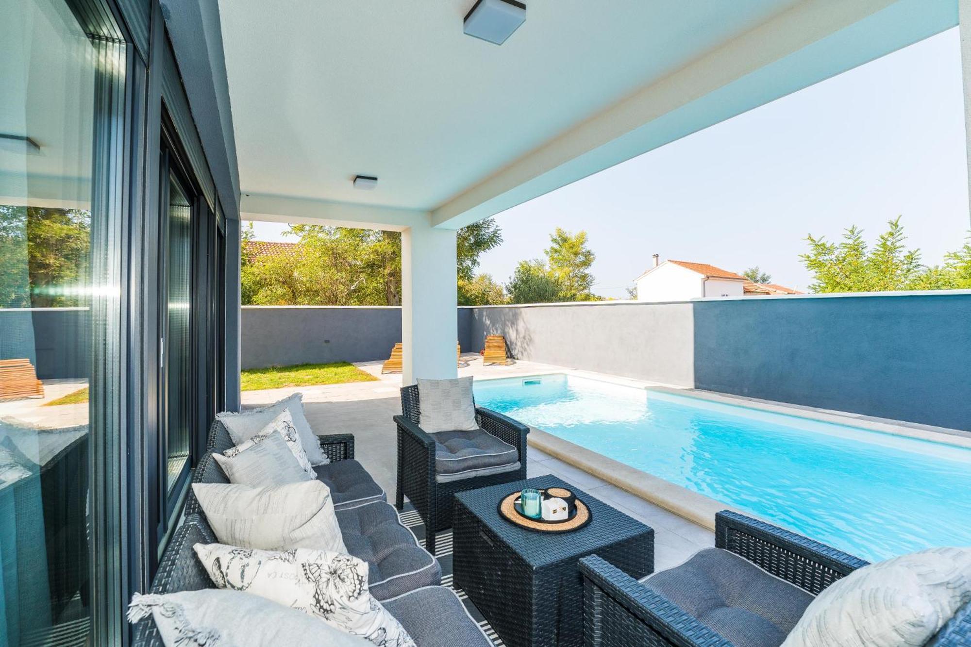 Valy With Heated Pool Privlaka (Zadar)