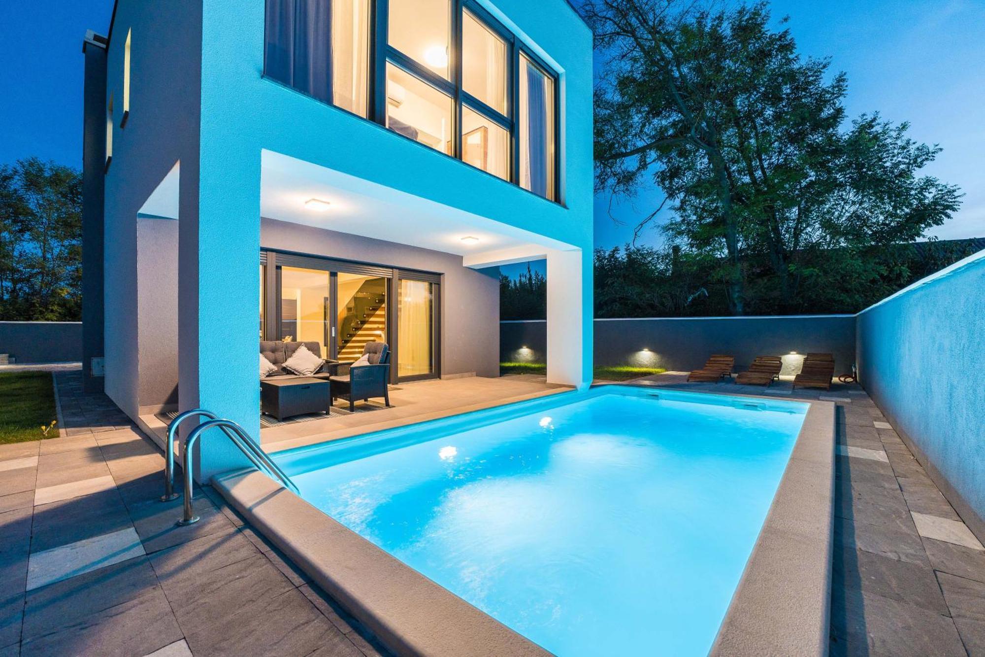 Valy With Heated Pool Vila Privlaka (Zadar)