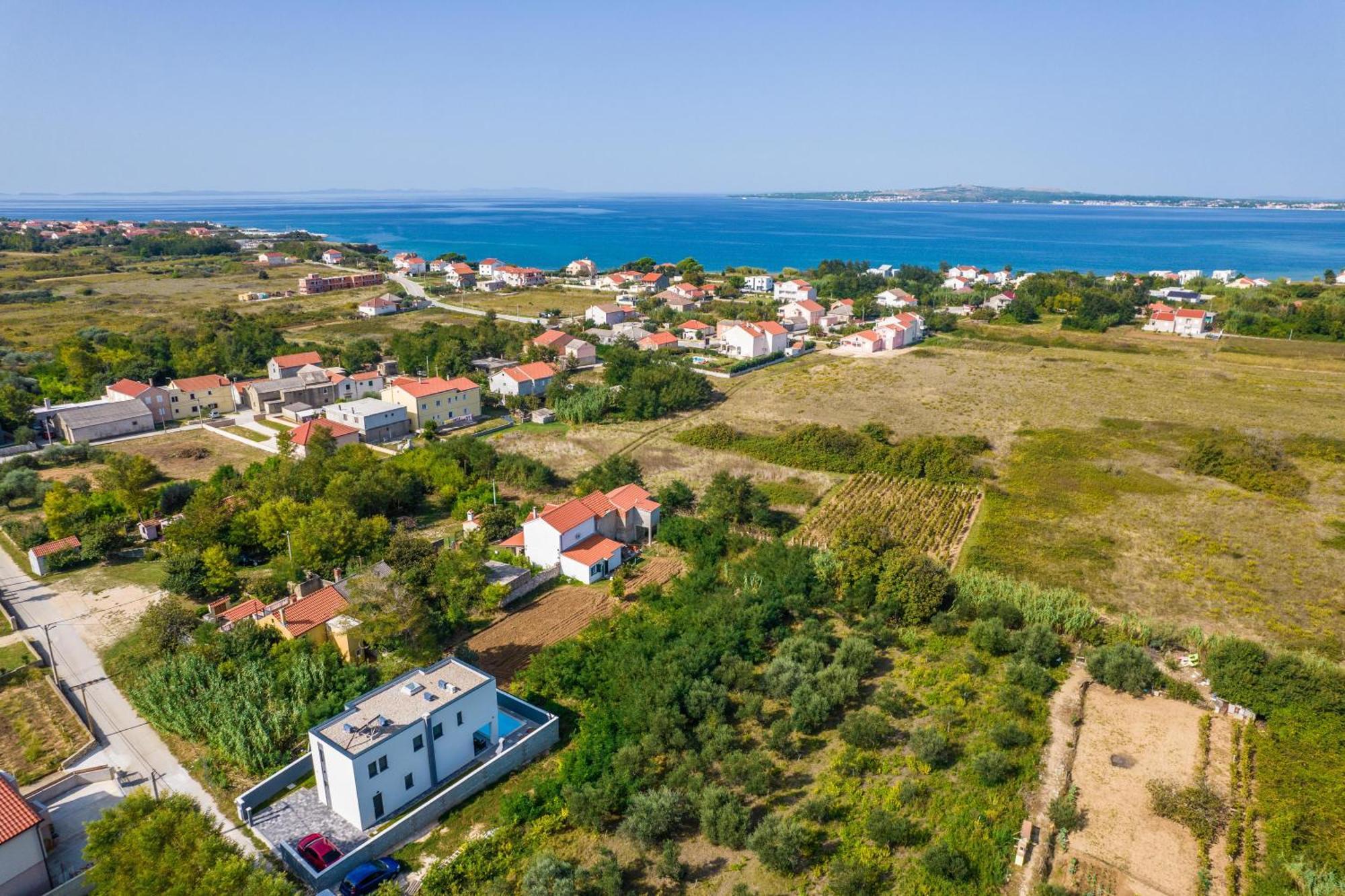Valy With Heated Pool Vila