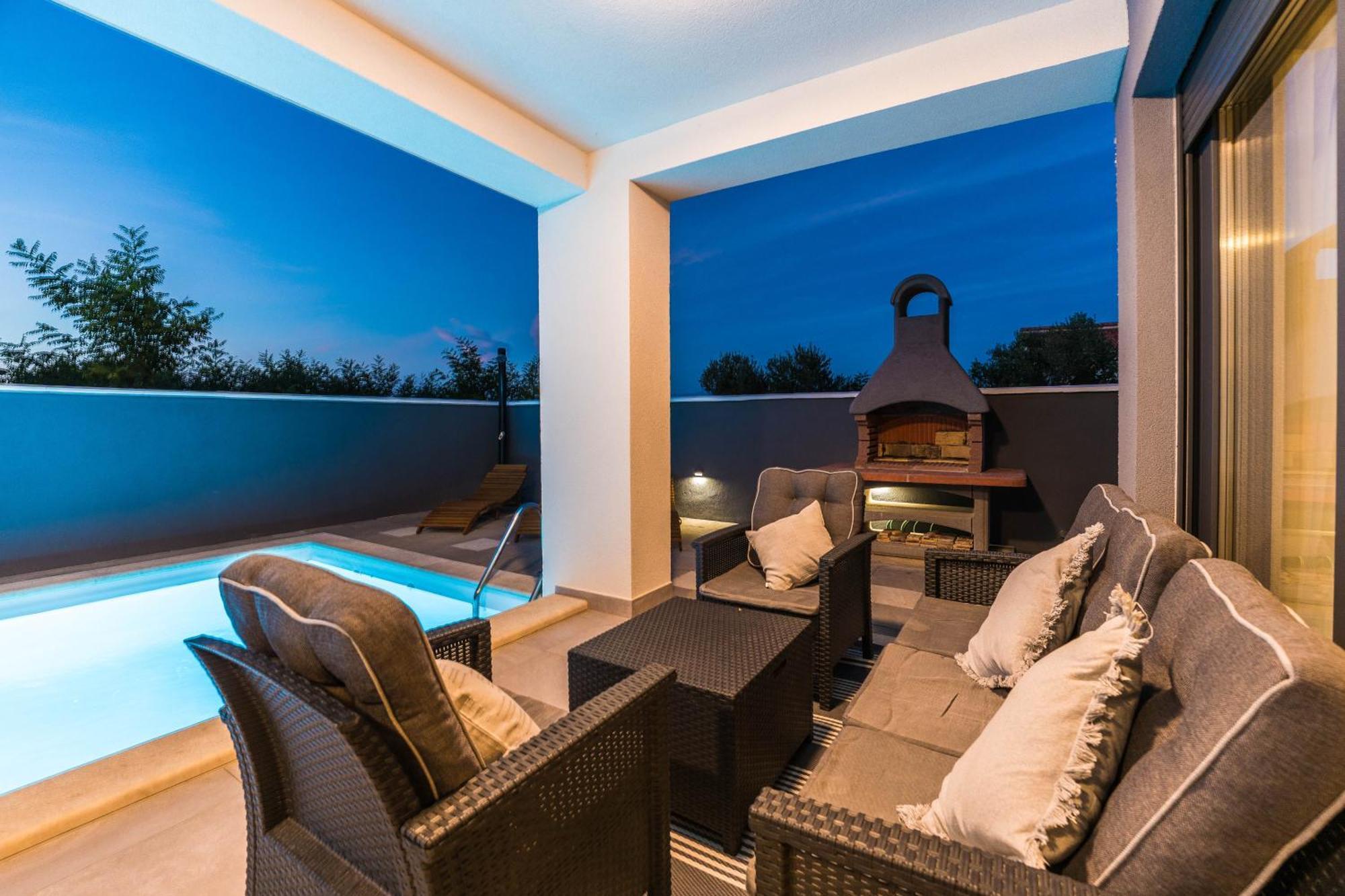 Valy With Heated Pool Vila *